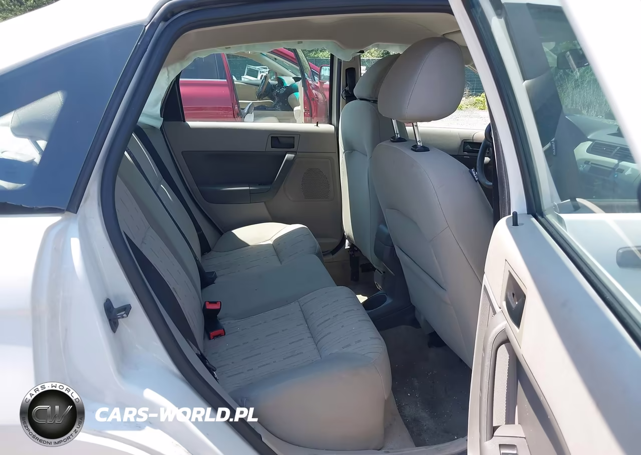 2010 Ford Focus Se VIN:1FAHP3FN5AW256092 - 8