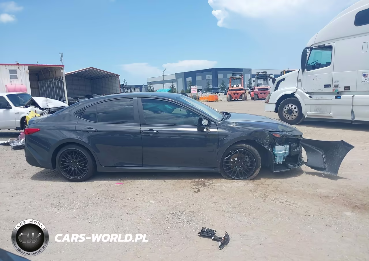 2025 Toyota Camry Le VIN:4T1DAACK8SU123652 - 13