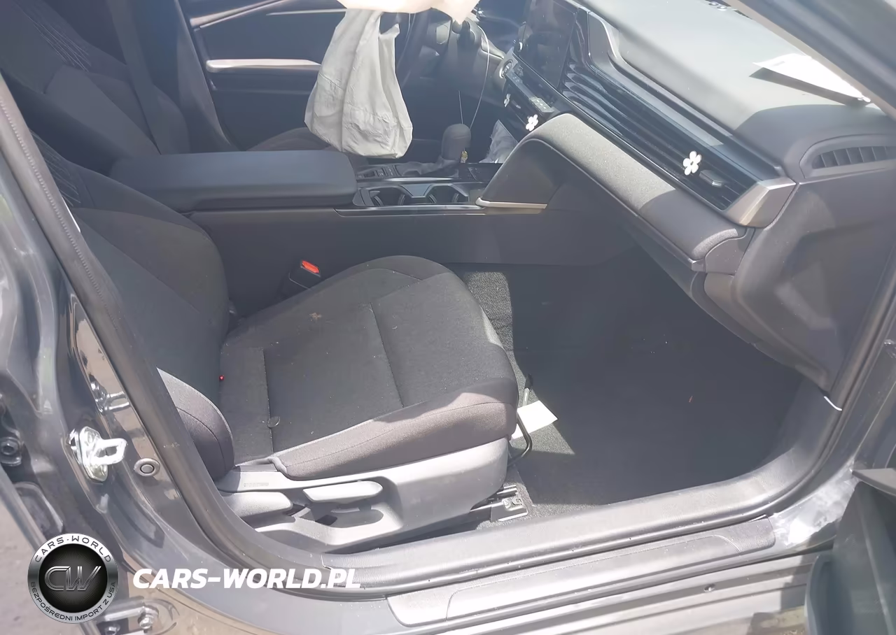 2025 Toyota Camry Le VIN:4T1DAACK8SU123652 - 5