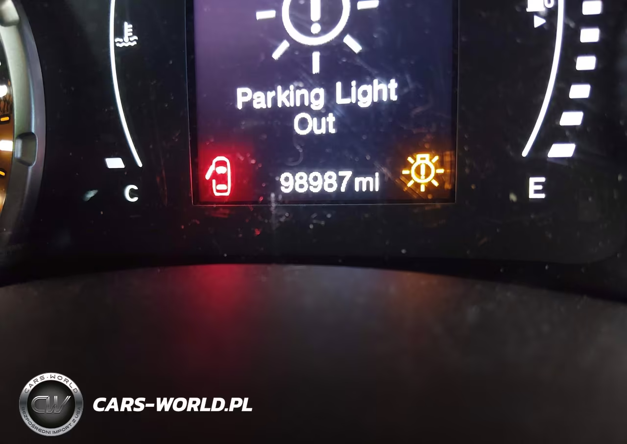 2018 Jeep Renegade Latitude 4X4 VIN:ZACCJBBB7JPH86749 - 16