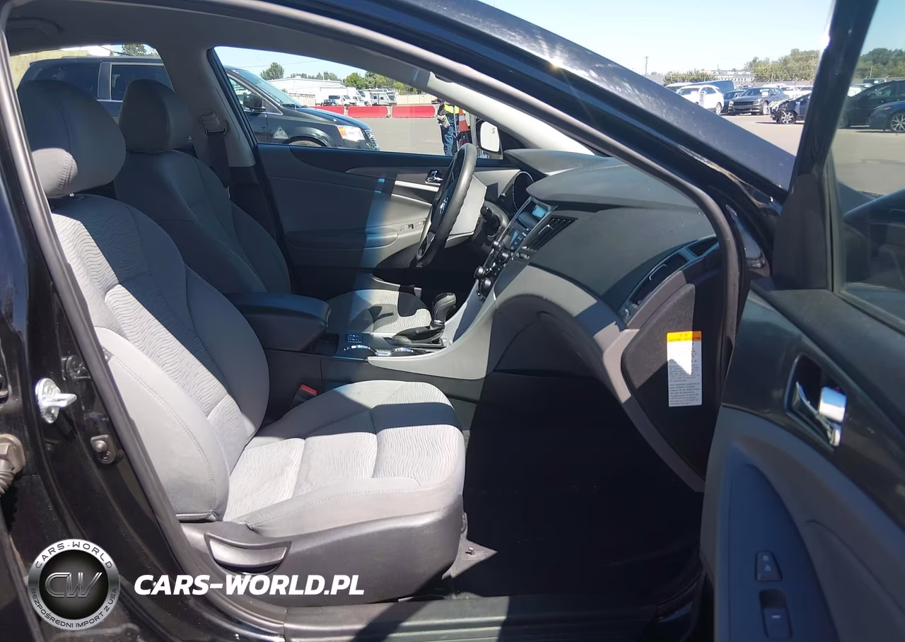 2013 Hyundai Sonata Hybrid VIN:KMHEC4A4XDA065956 - 5