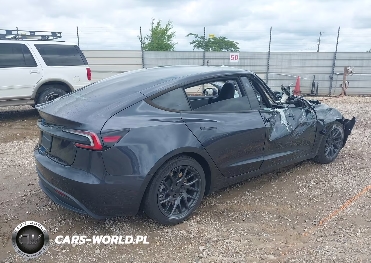 2025 Tesla Model 3 Long Range Rear-Wheel Drive-Standard Rear-Wheel Drive VIN:5YJ3E1EA2SF031471 - 4