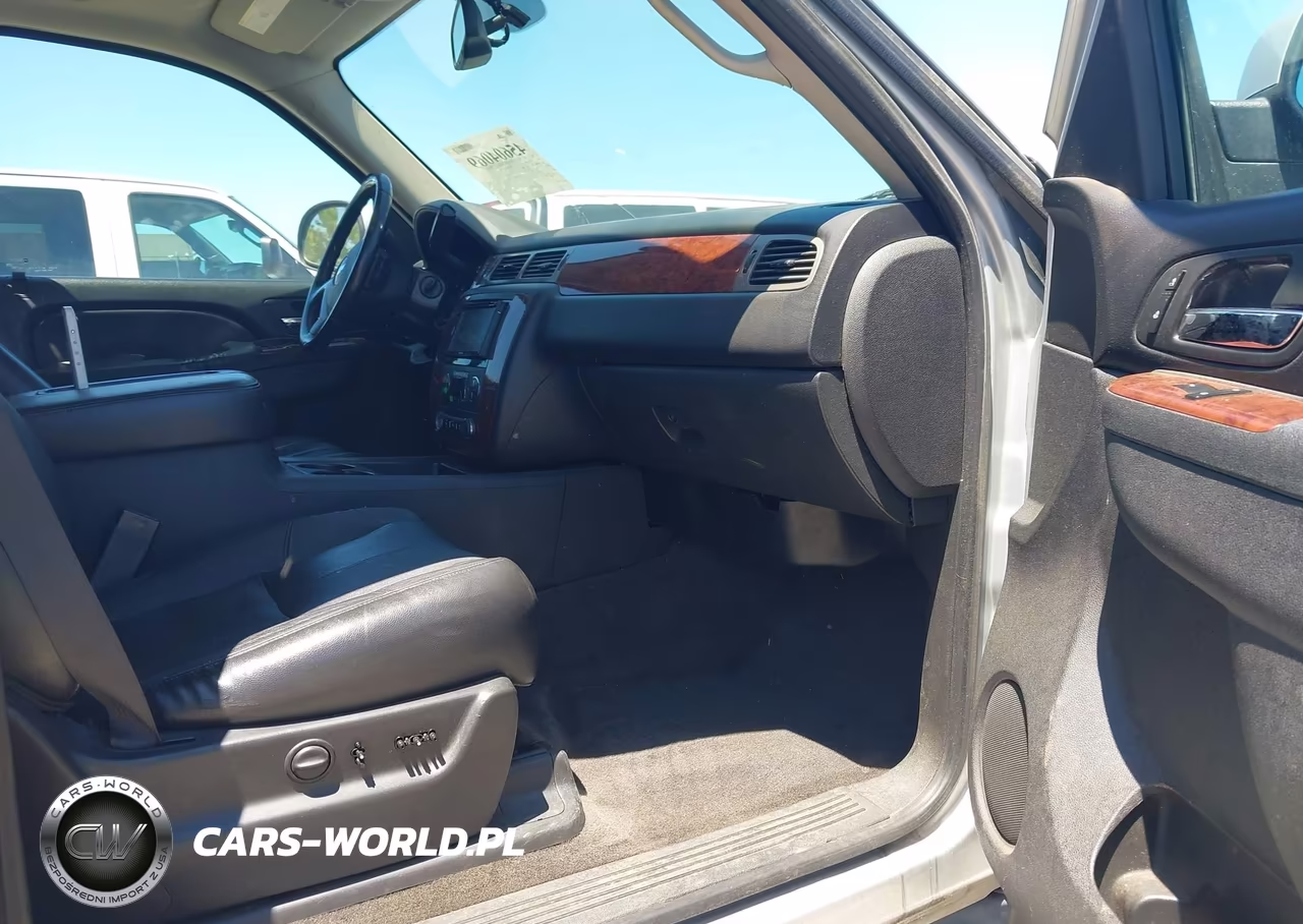 2012 Chevrolet Suburban Lt VIN:1GNSKJE78CR214837 - 5