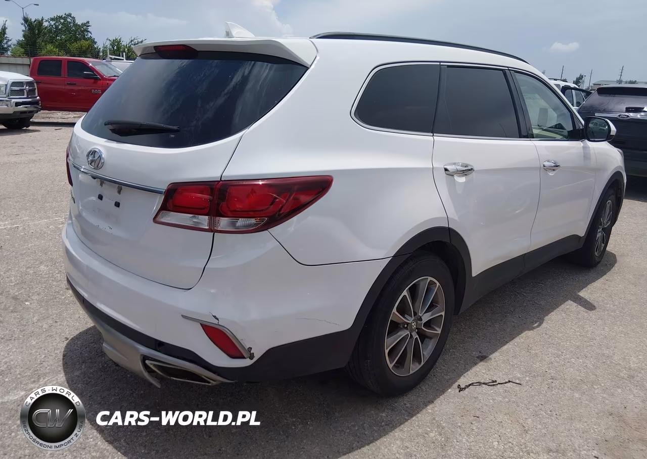 2018 Hyundai Santa Fe Se VIN:KM8SM4HF3JU286056 - 4