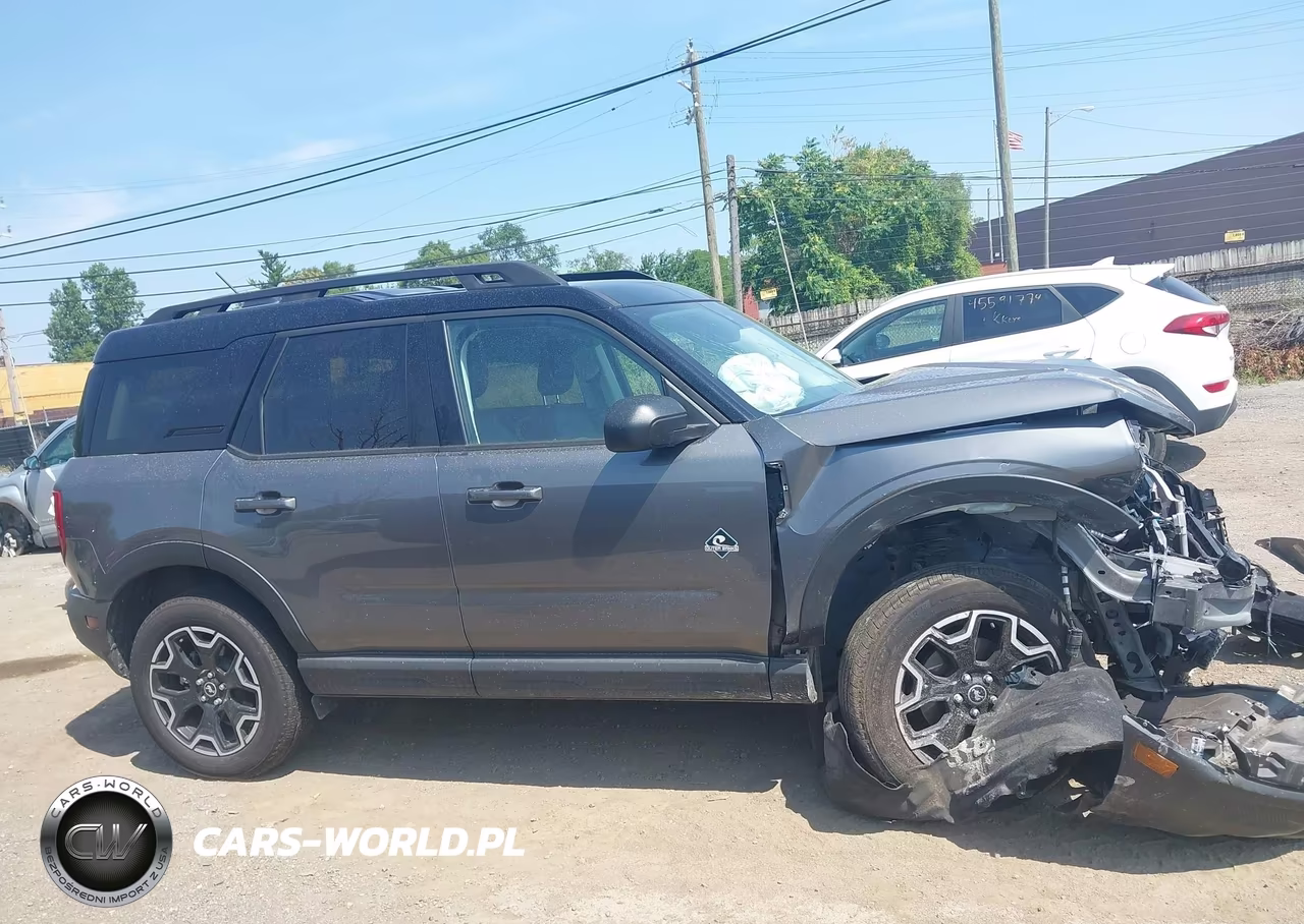 2025 Ford Bronco Sport Outer Banks VIN:3FMCR9CN8SRF79820 - 14