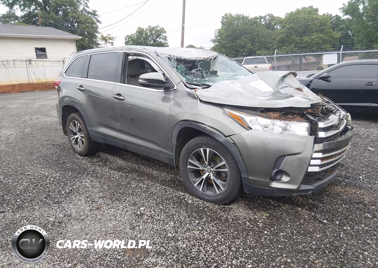 2019 Toyota Highlander Le – zdjęcie 1 z 17