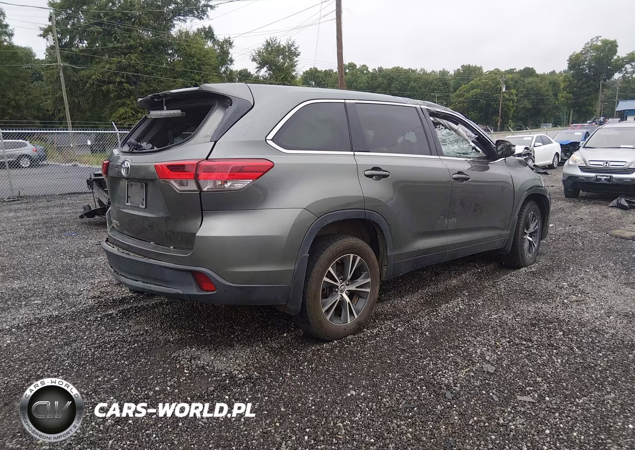 2019 Toyota Highlander Le VIN:5TDZZRFH3KS341276 - 4