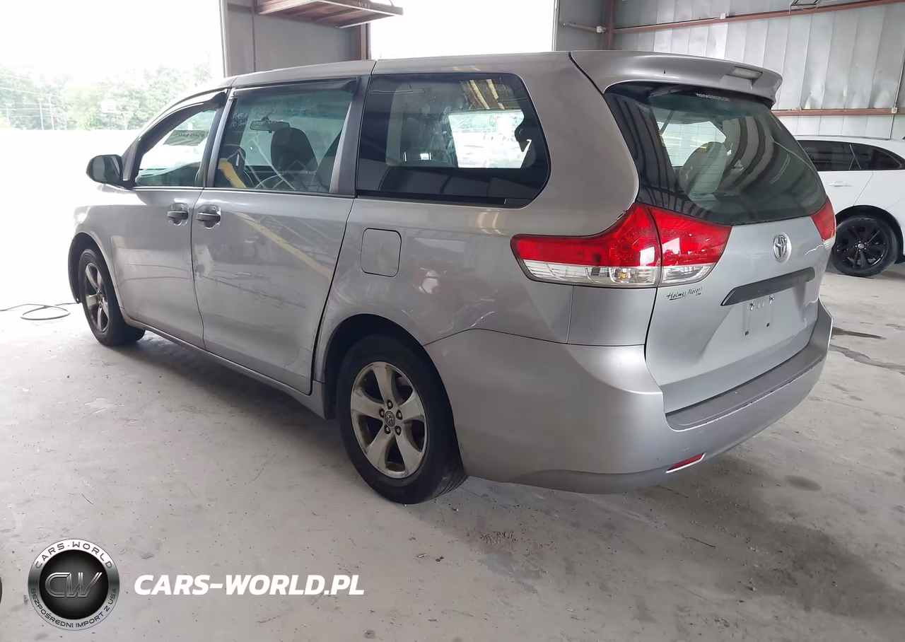 2012 Toyota Sienna Base V6 7 Passenger VIN:5TDZK3DCXCS226670 - 3