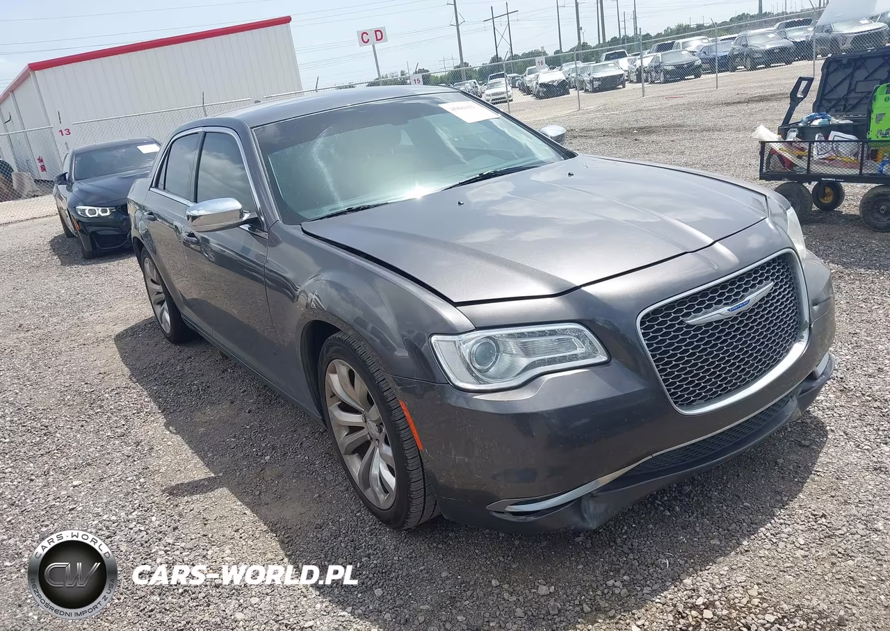 2018 Chrysler 300 Touring – zdjęcie 1 z 11