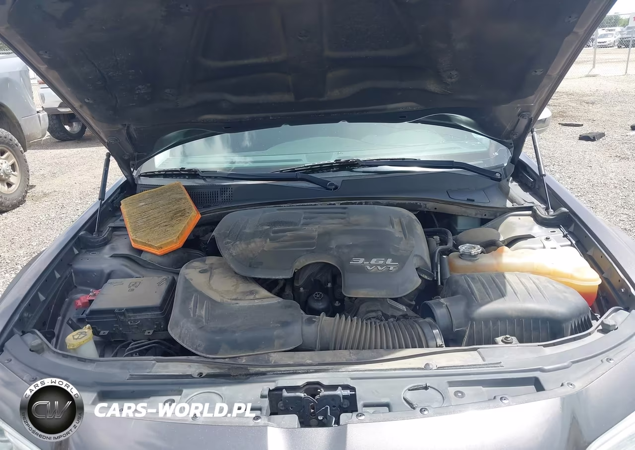 2018 Chrysler 300 Touring VIN:2C3CCAAGXJH324645 - 10