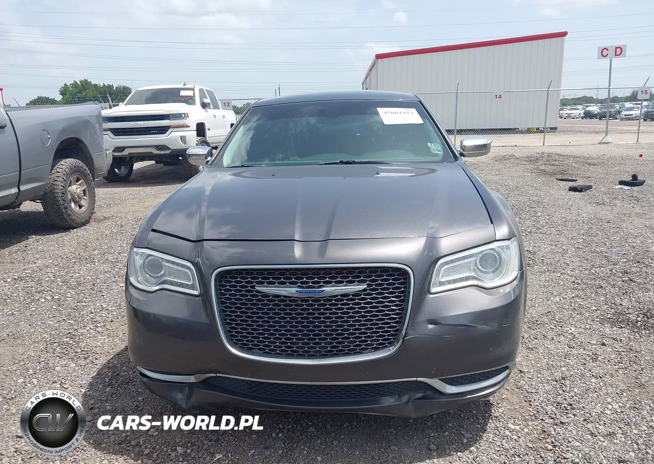 2018 Chrysler 300 Touring VIN:2C3CCAAGXJH324645 - 6