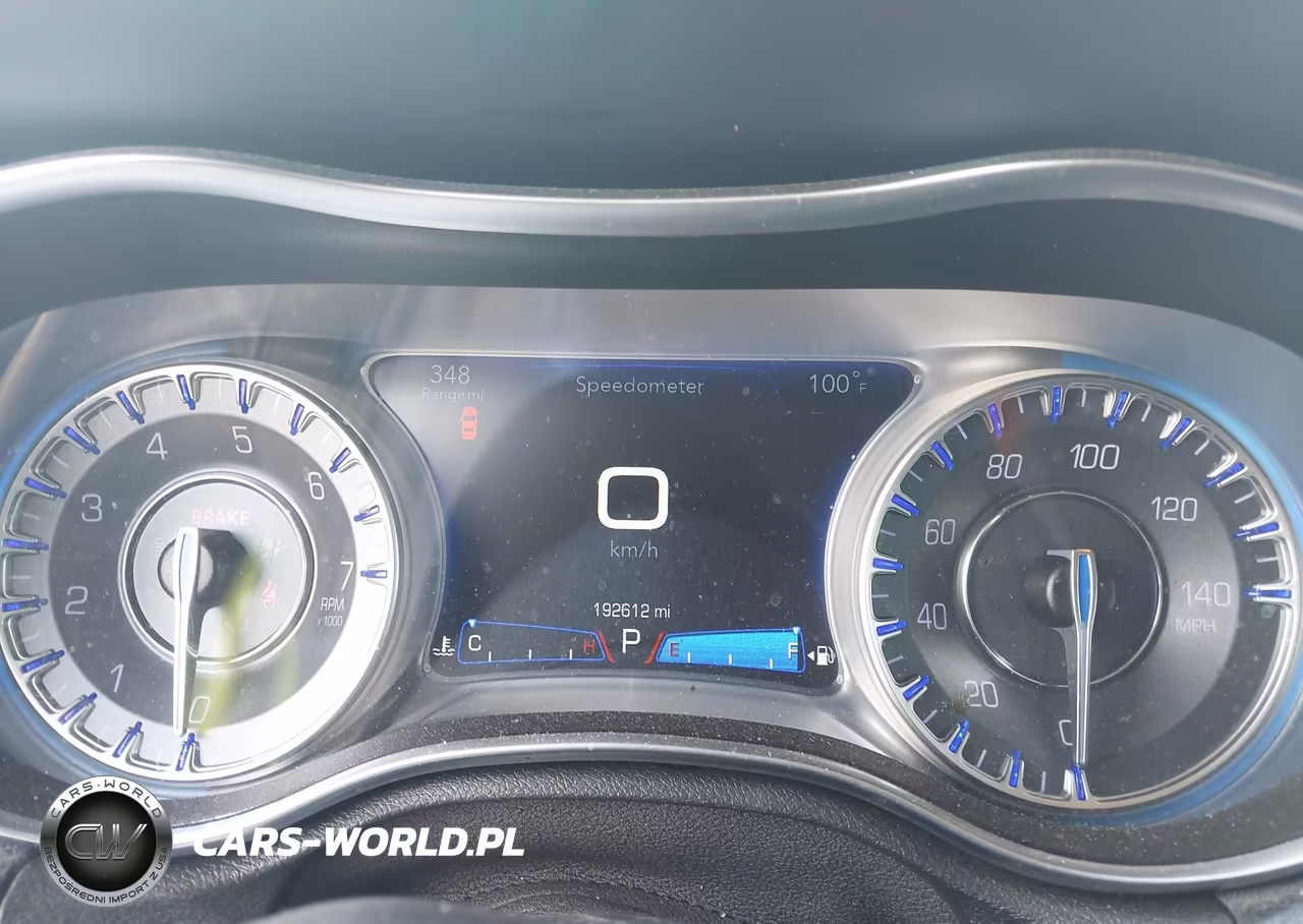 2018 Chrysler 300 Touring VIN:2C3CCAAGXJH324645 - 7