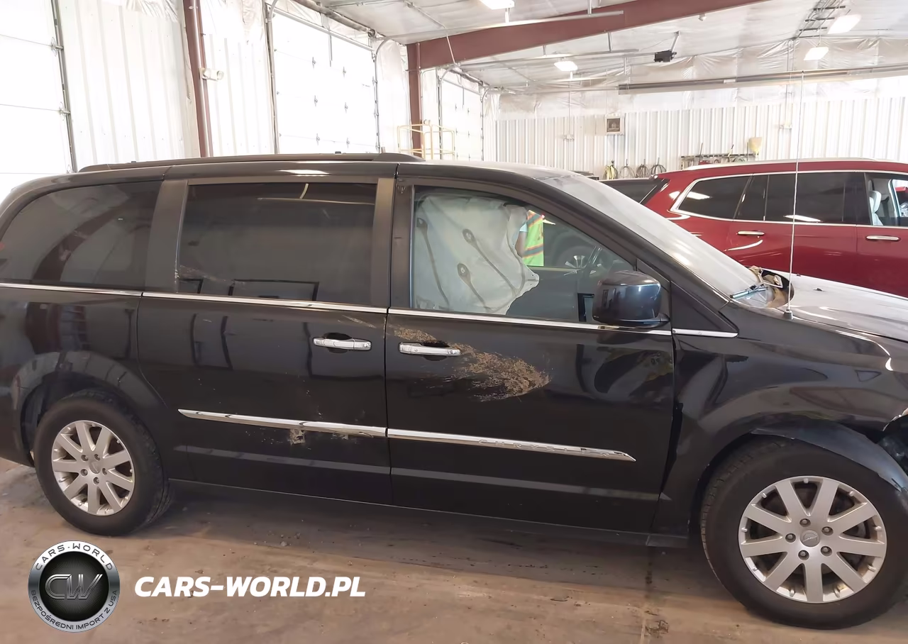 2016 Chrysler Town & Country Touring VIN:2C4RC1BG8GR158245 - 13
