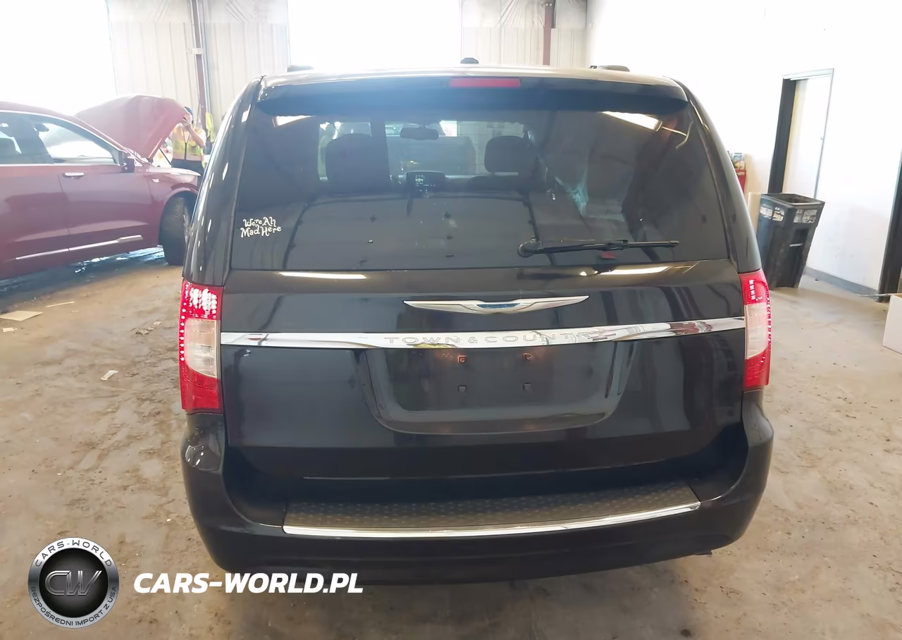 2016 Chrysler Town & Country Touring VIN:2C4RC1BG8GR158245 - 16