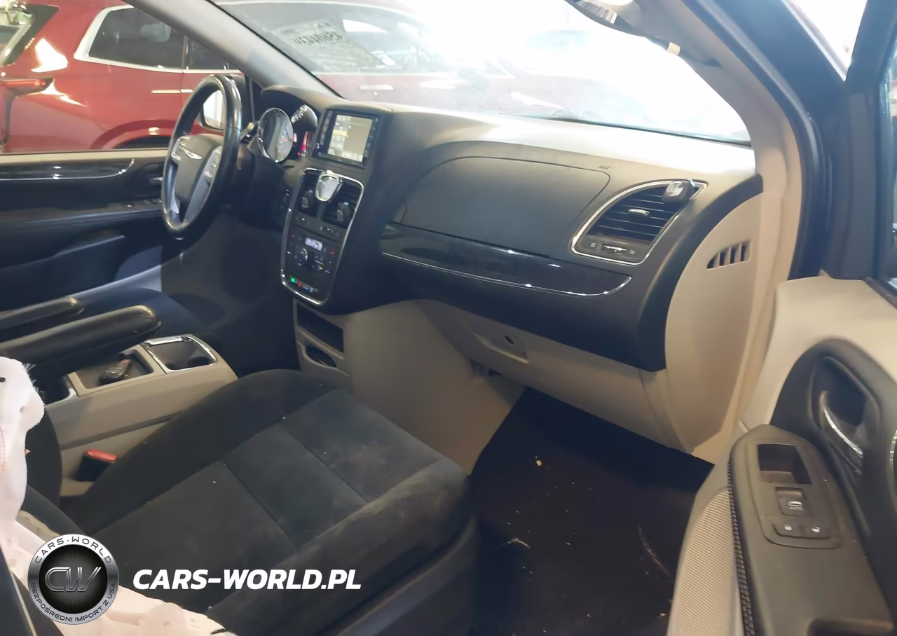 2016 Chrysler Town & Country Touring VIN:2C4RC1BG8GR158245 - 5