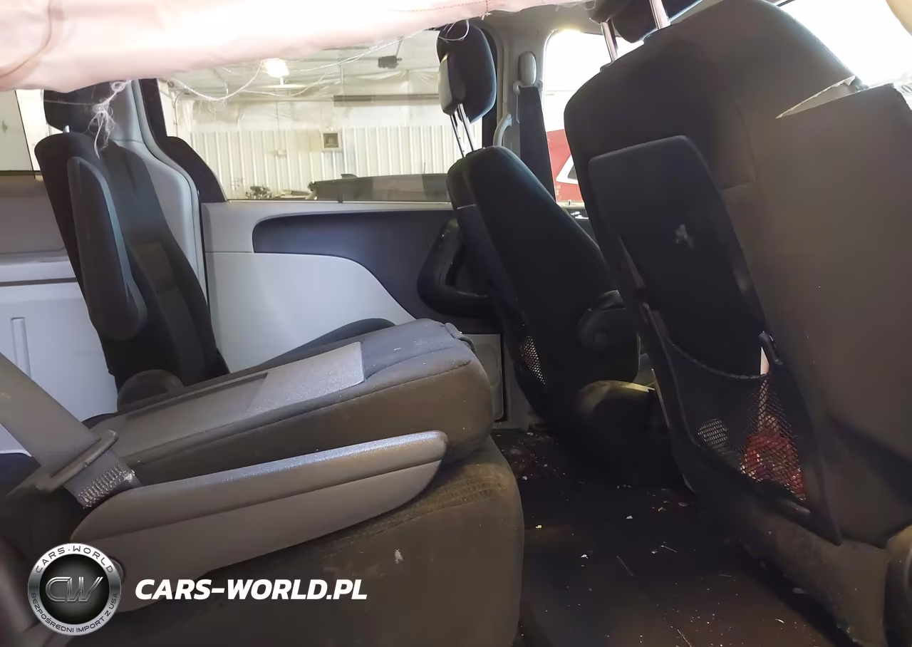 2016 Chrysler Town & Country Touring VIN:2C4RC1BG8GR158245 - 8