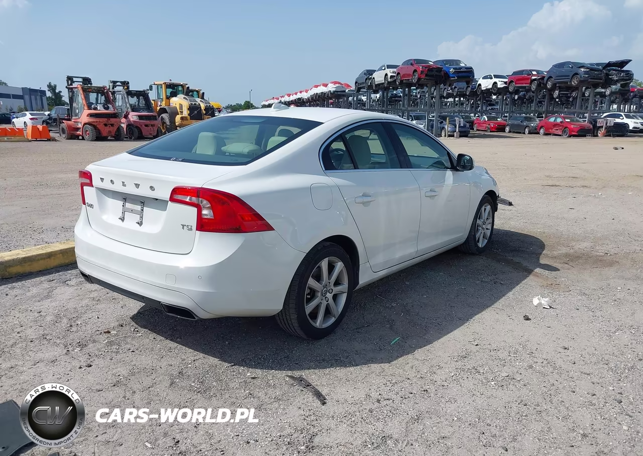 2016 Volvo S60 T5 Drive-E Premier VIN:YV126MFKXG2411664 - 4