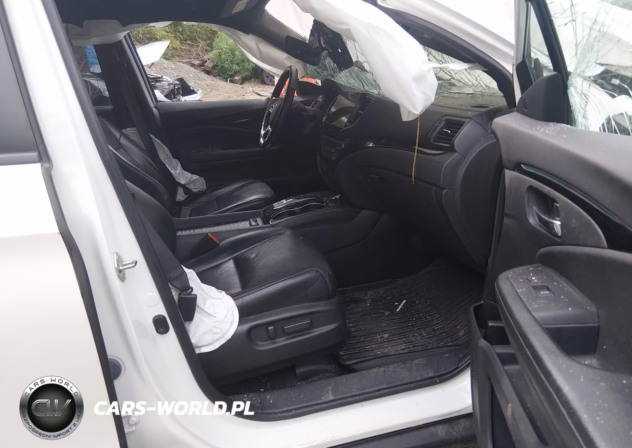 2019 Honda Passport Touring VIN:5FNYF8H93KB008617 - 5