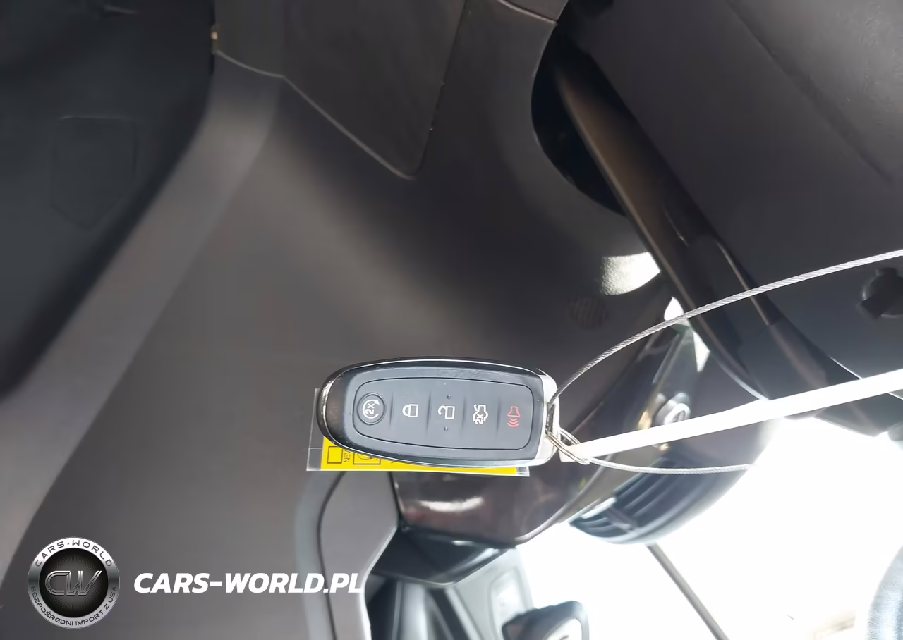 2018 Ford Escape Titanium VIN:1FMCU0J97JUD49869 - 11