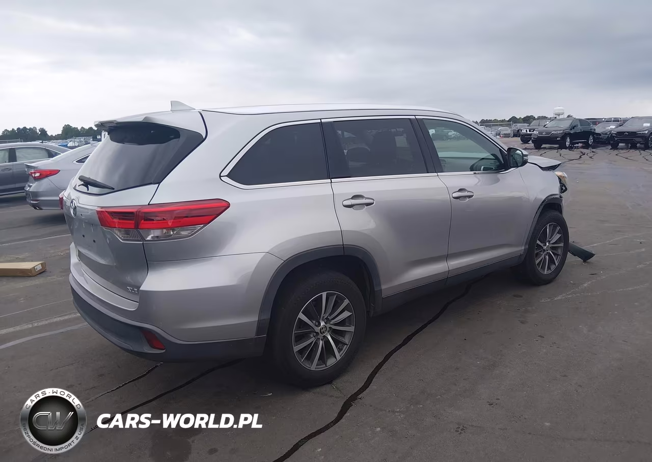 2019 Toyota Highlander Xle VIN:5TDKZRFH7KS574997 - 4