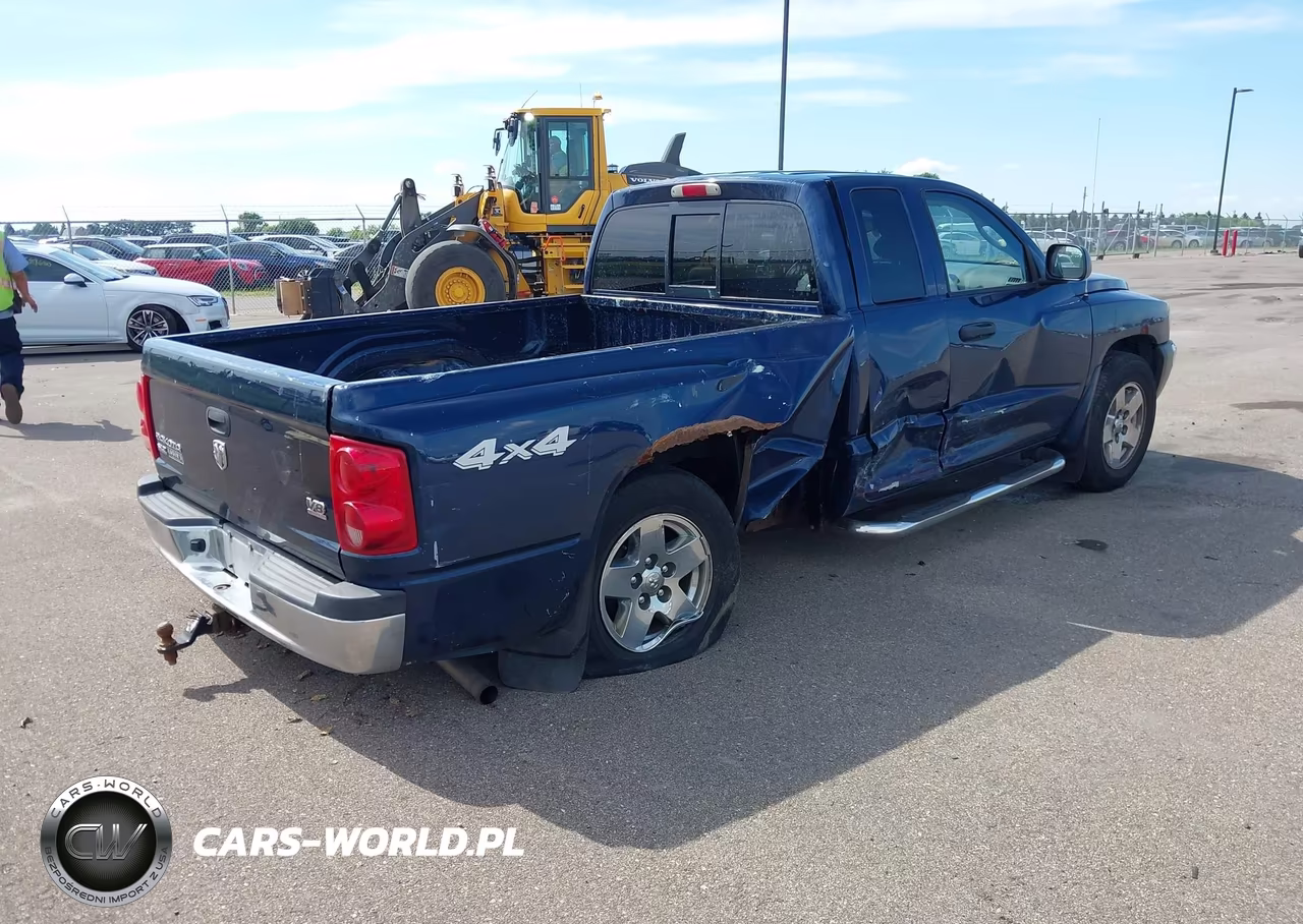2005 Dodge Dakota Slt VIN:1D7HW42N35S163972 - 4