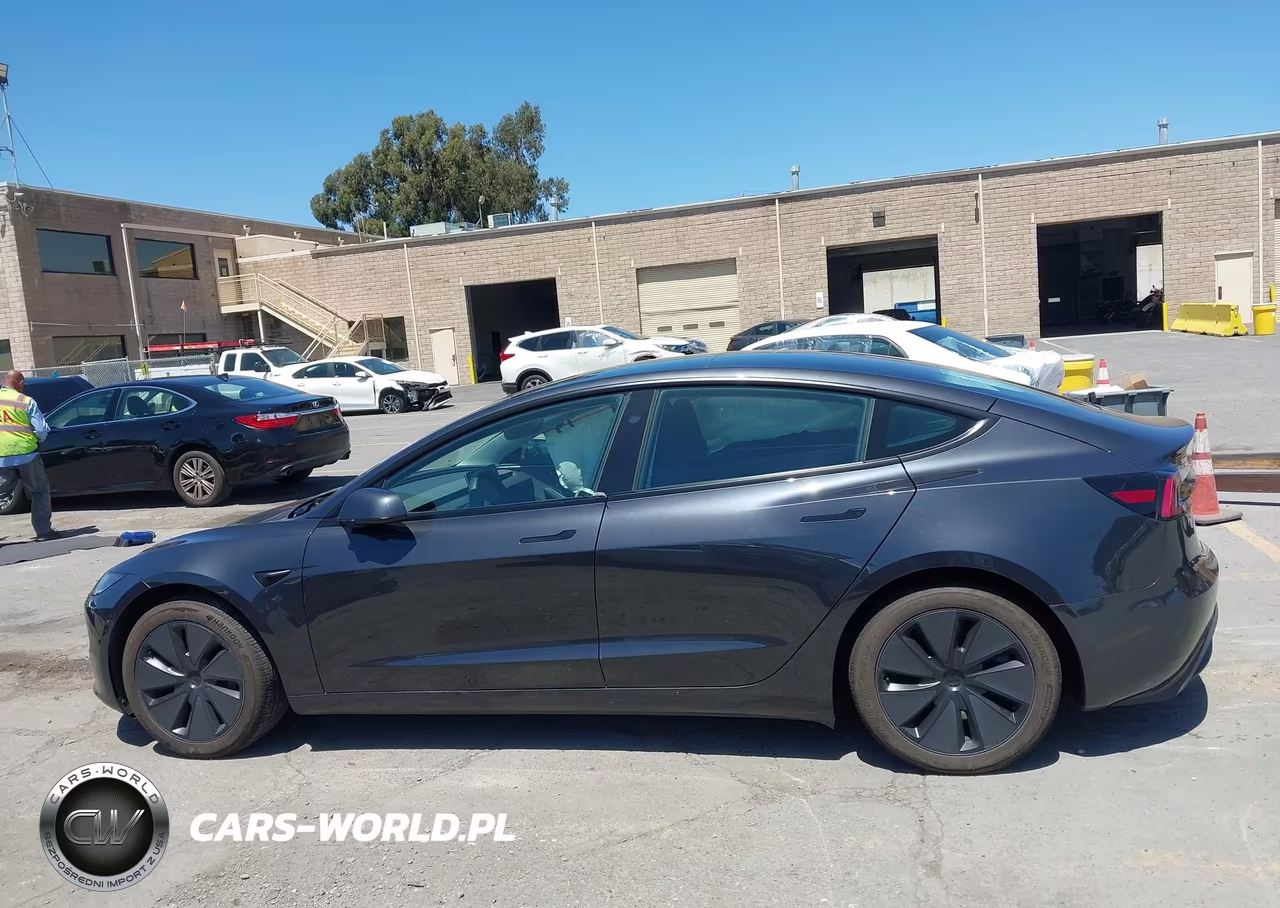 2025 Tesla Model 3 Long Range Rear-Wheel Drive-Standard Rear-Wheel Drive VIN:5YJ3E1EAXSF057851 - 14