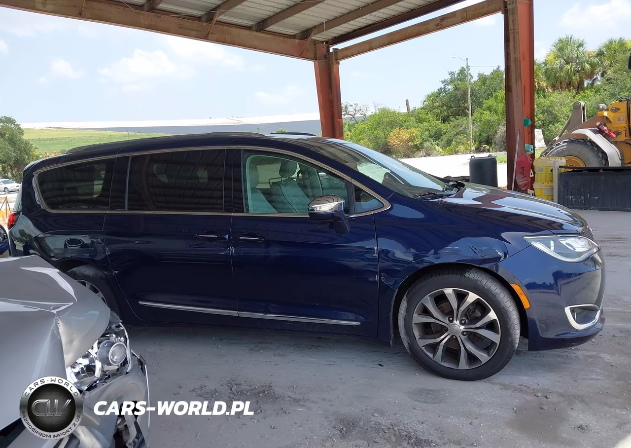 2017 Chrysler Pacifica Limited VIN:2C4RC1GG5HR599552 - 13