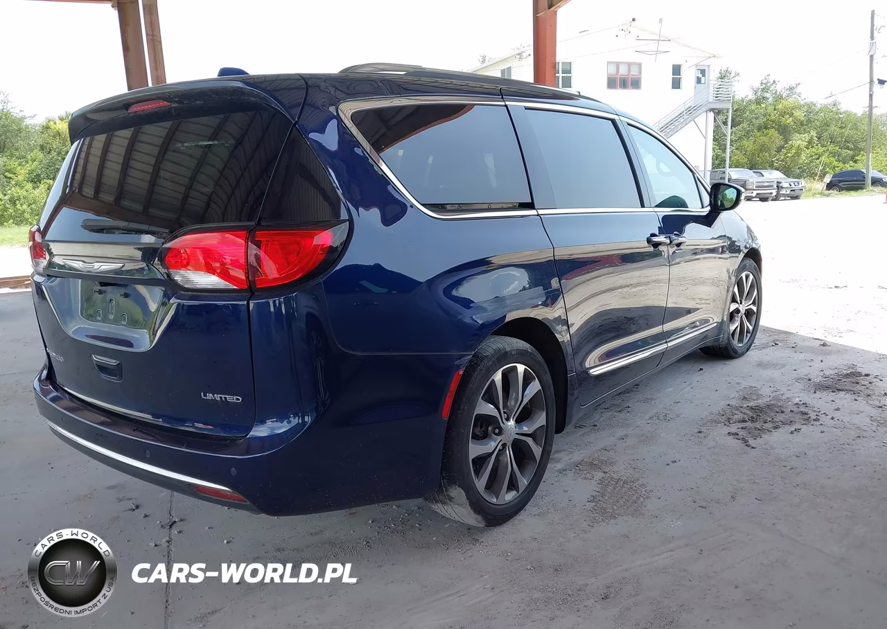 2017 Chrysler Pacifica Limited VIN:2C4RC1GG5HR599552 - 4