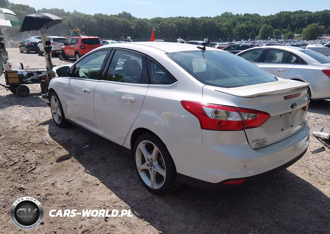 2013 Ford Focus Titanium VIN:1FADP3J25DL252108 - 3