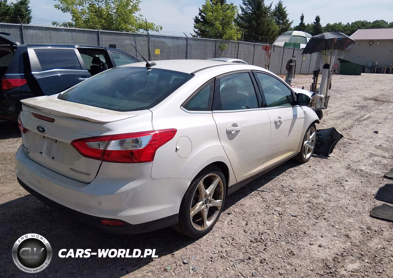 2013 Ford Focus Titanium VIN:1FADP3J25DL252108 - 4