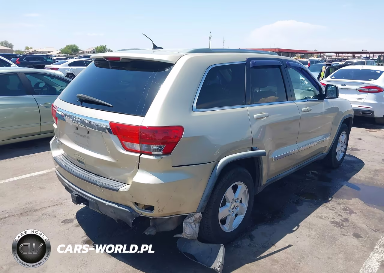 2011 Jeep Grand Cherokee Laredo VIN:1J4RR4GG0BC577162 - 4