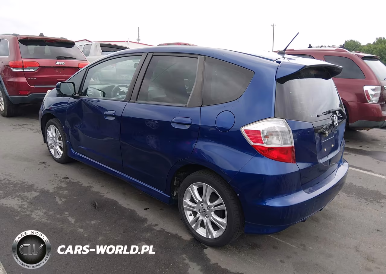 2011 Honda Fit Sport VIN:JHMGE8G51BC021942 - 3