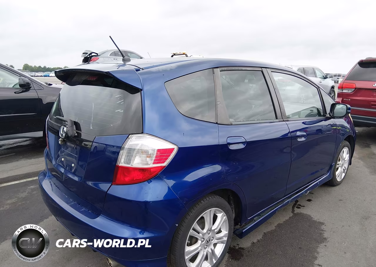 2011 Honda Fit Sport VIN:JHMGE8G51BC021942 - 4