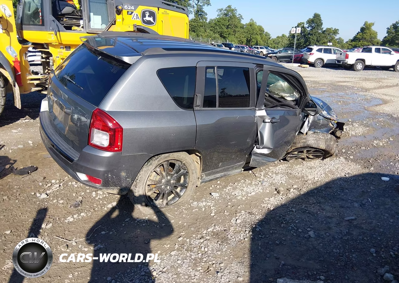 2013 Jeep Compass Latitude VIN:1C4NJDEB5DD167411 - 4