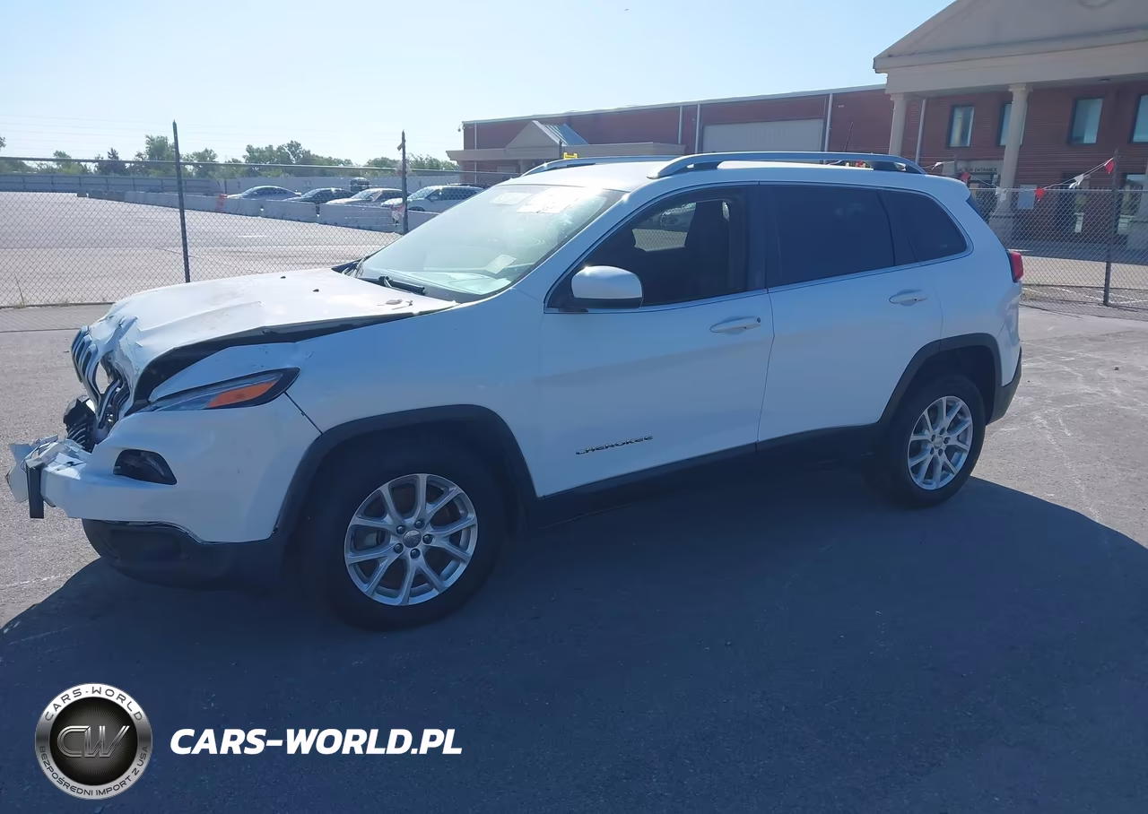 2018 Jeep Cherokee Latitude Fwd VIN:1C4PJLCB2JD538445 - 2