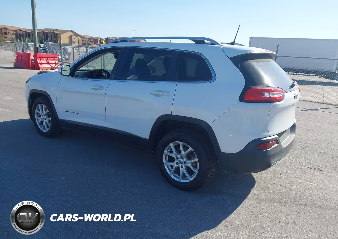 2018 Jeep Cherokee Latitude Fwd VIN:1C4PJLCB2JD538445 - 3