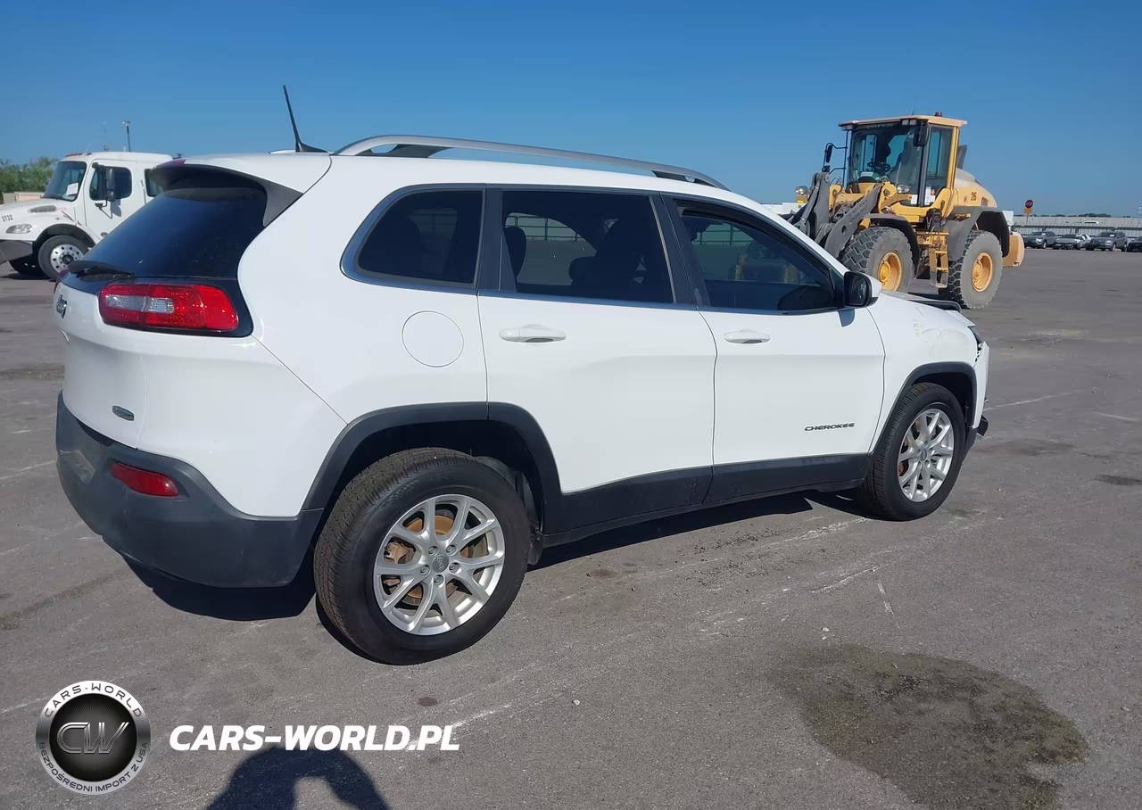 2018 Jeep Cherokee Latitude Fwd VIN:1C4PJLCB2JD538445 - 4