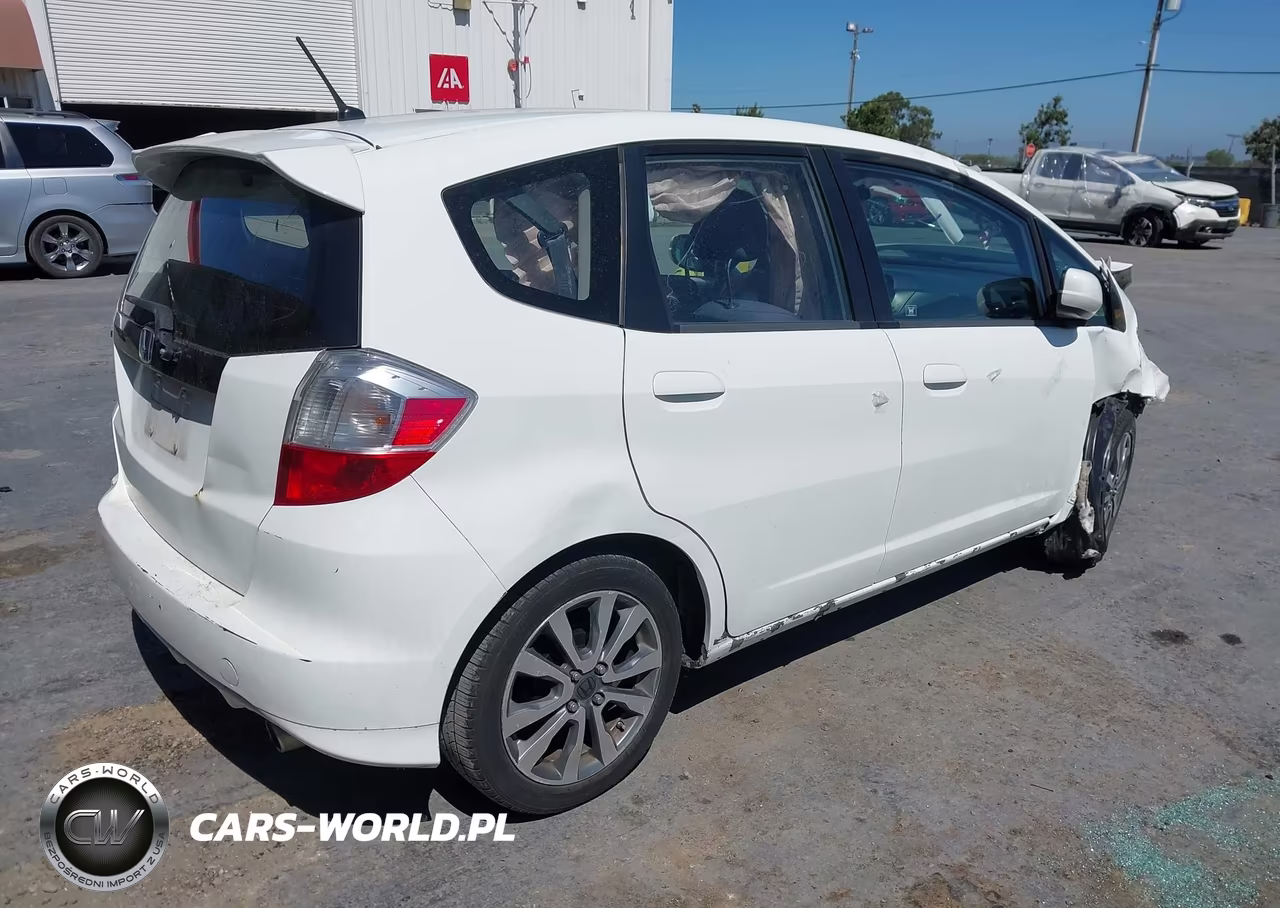 2012 Honda Fit Sport VIN:JHMGE8H56CC007468 - 4