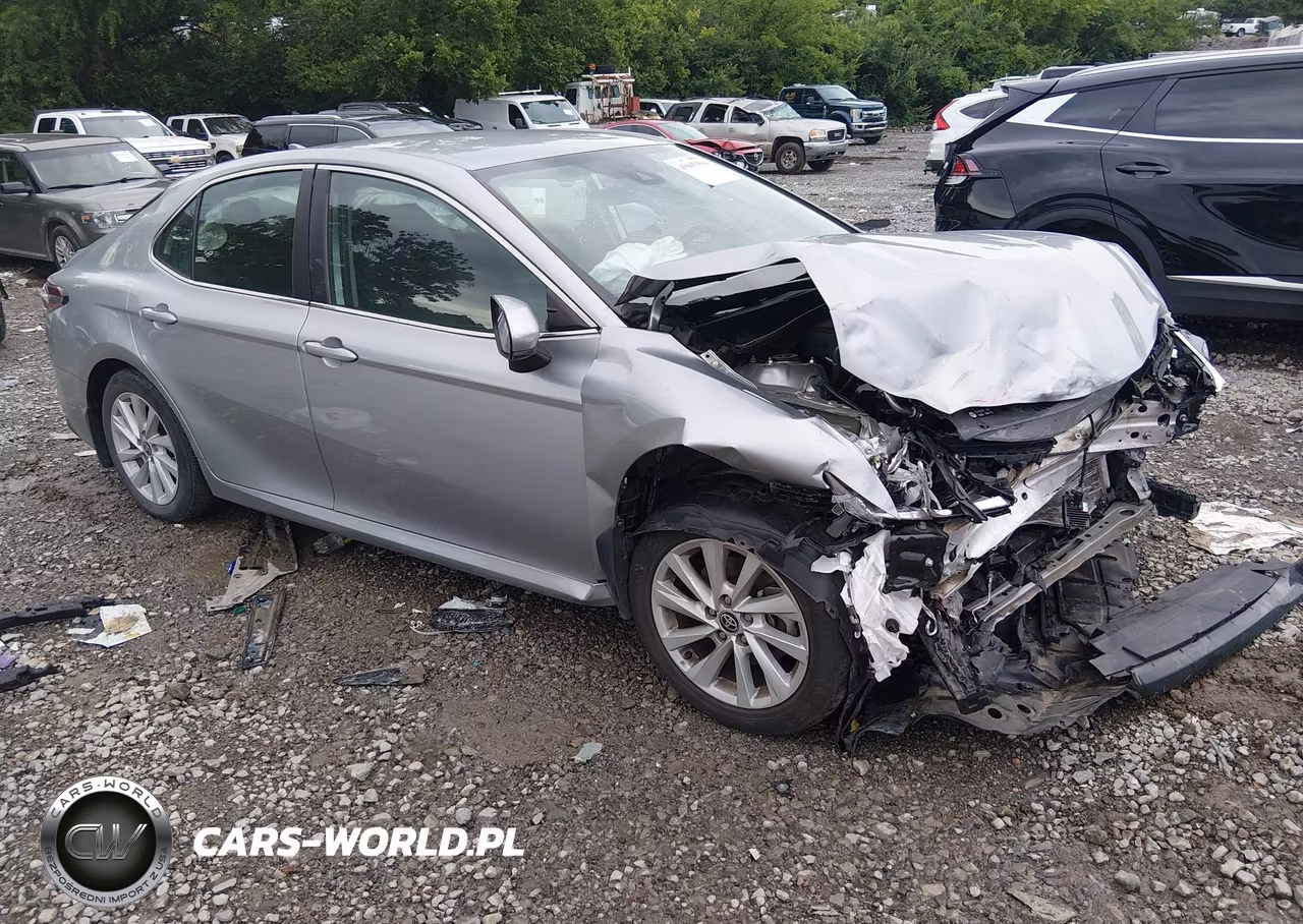 2022 Toyota Camry Le – zdjęcie 1 z 17