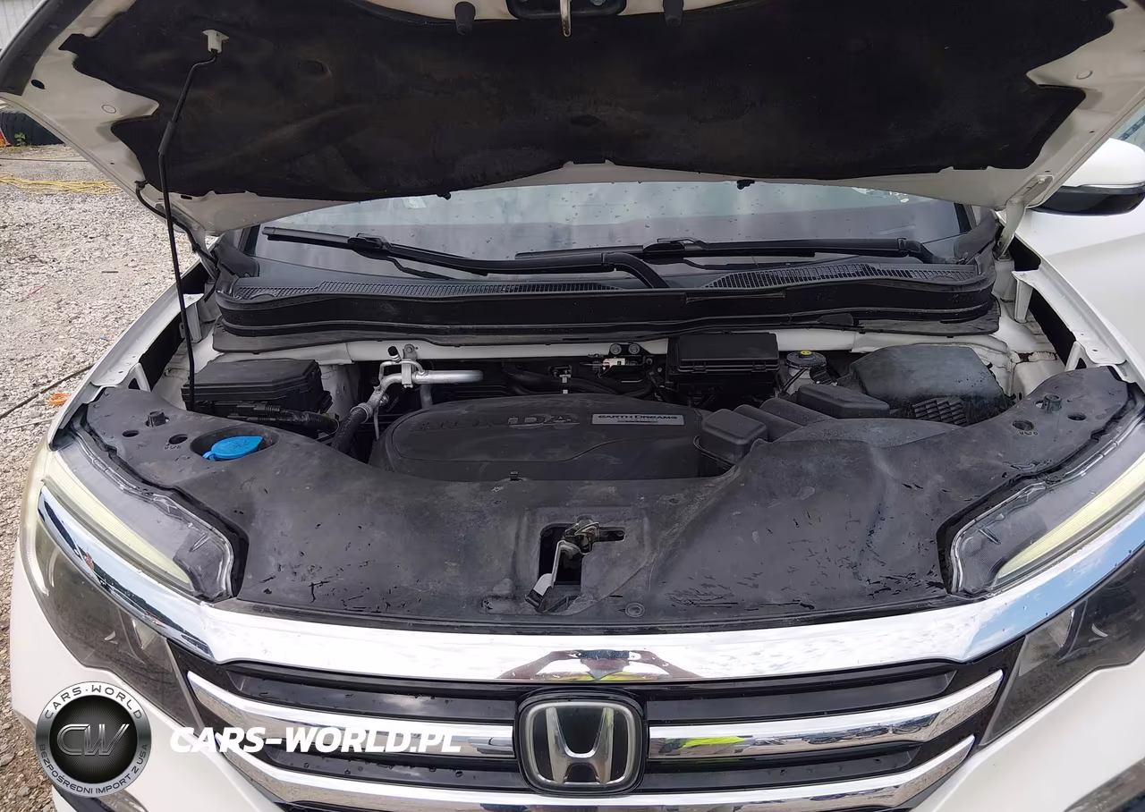 2016 Honda Pilot Touring VIN:5FNYF6H99GB057493 - 10