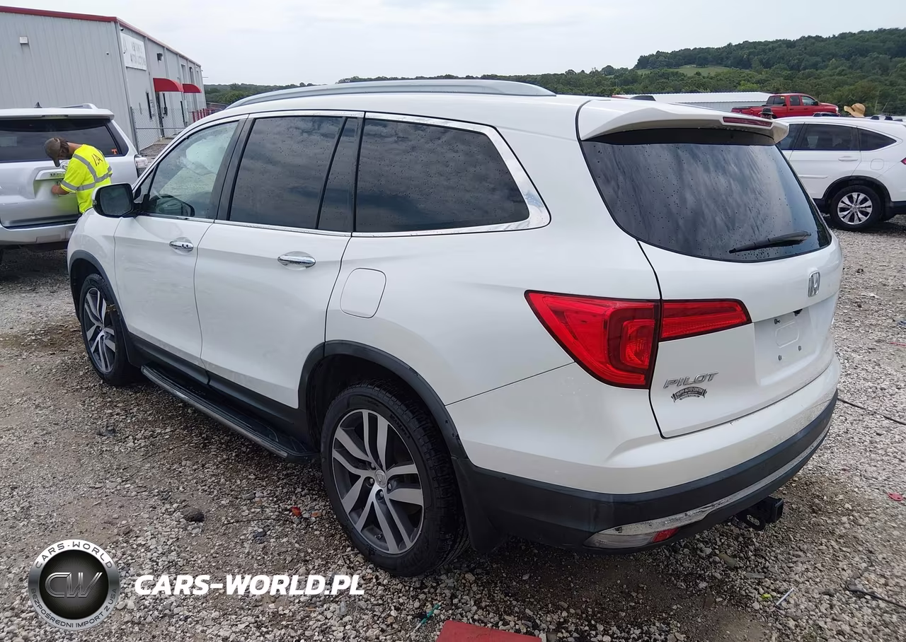 2016 Honda Pilot Touring VIN:5FNYF6H99GB057493 - 3