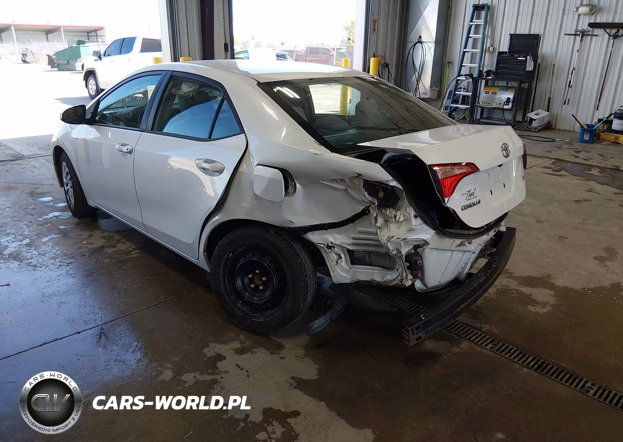 2017 Toyota Corolla Le VIN:5YFBURHE5HP644676 - 3