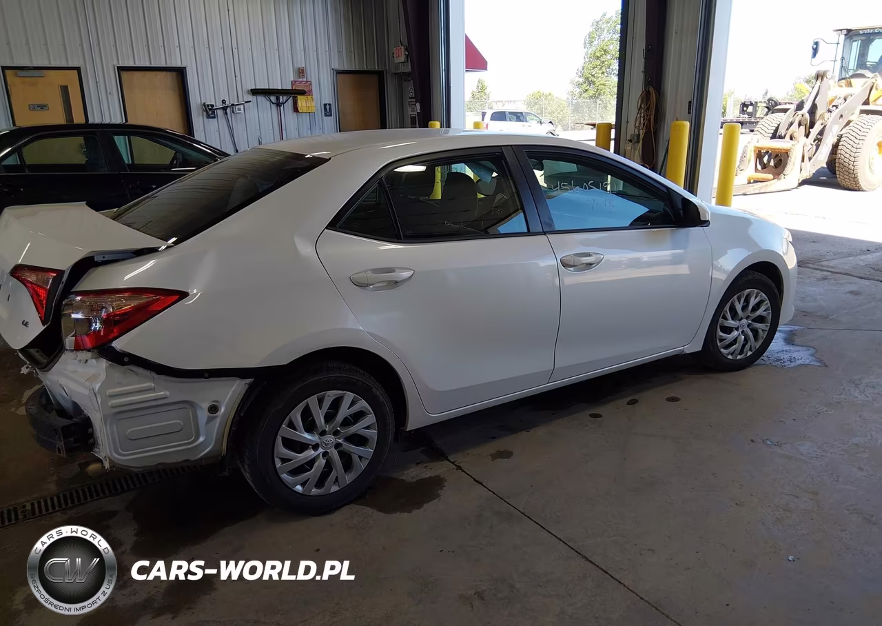 2017 Toyota Corolla Le VIN:5YFBURHE5HP644676 - 4