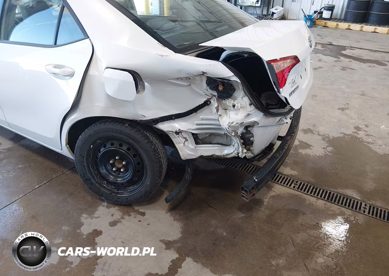 2017 Toyota Corolla Le VIN:5YFBURHE5HP644676 - 6