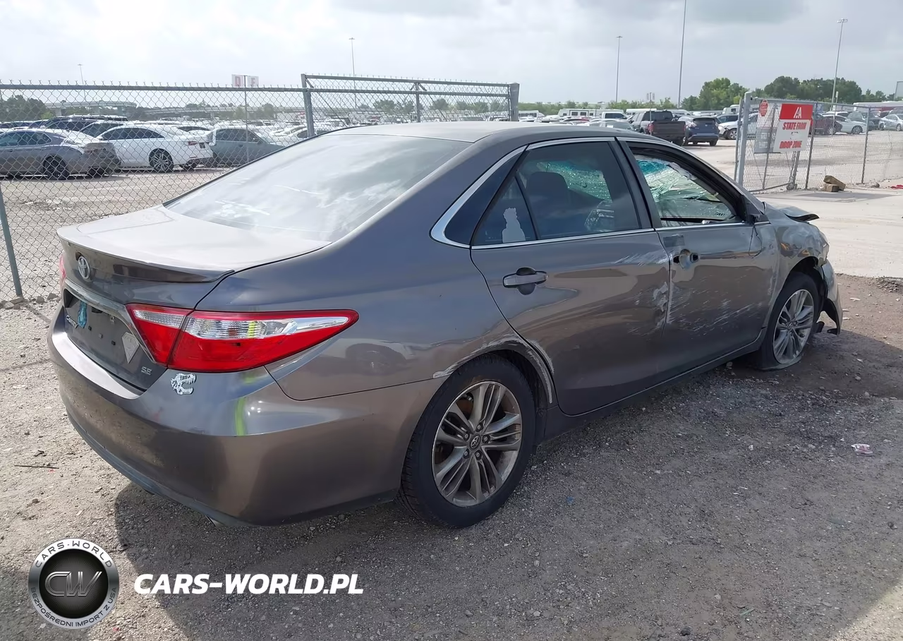 2016 Toyota Camry Se VIN:4T1BF1FK3GU200147 - 4