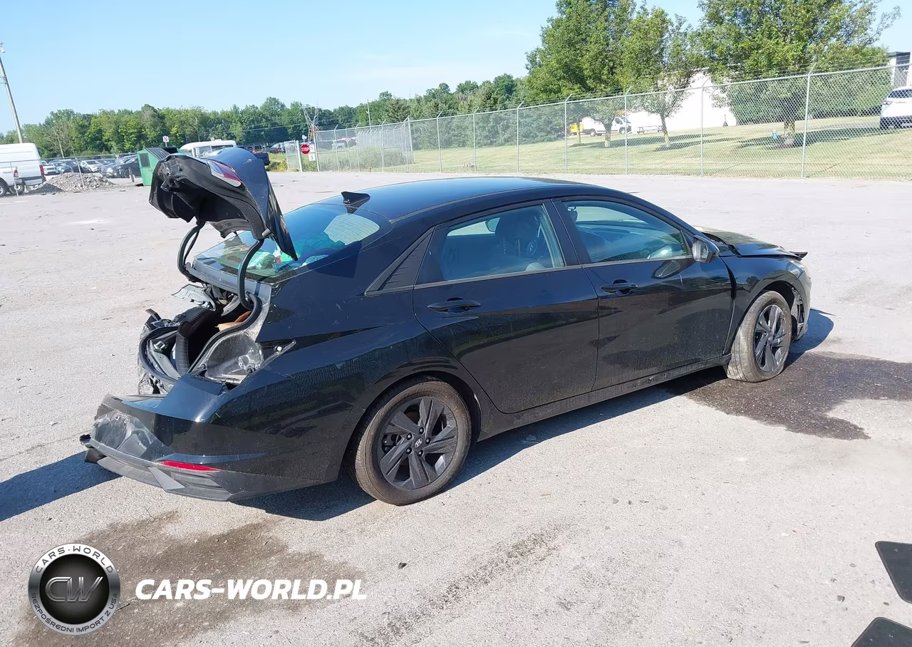 2023 Hyundai Elantra Sel VIN:5NPLM4AG9PH104570 - 4