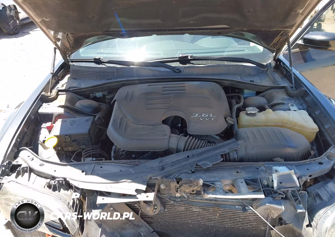 2019 Chrysler 300 Touring VIN:2C3CCARG9KH560452 - 10