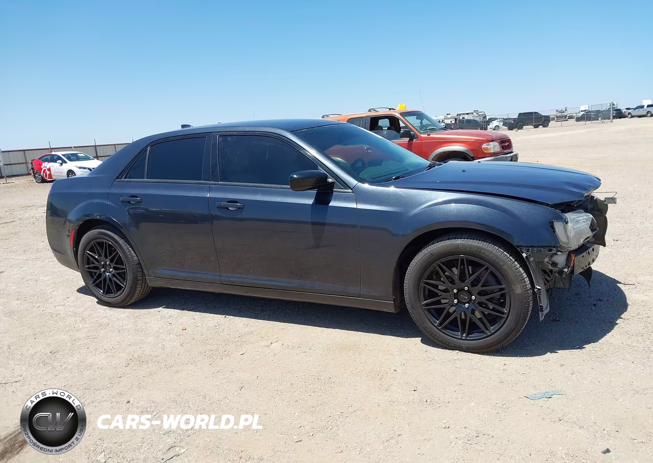 2019 Chrysler 300 Touring VIN:2C3CCARG9KH560452 - 13