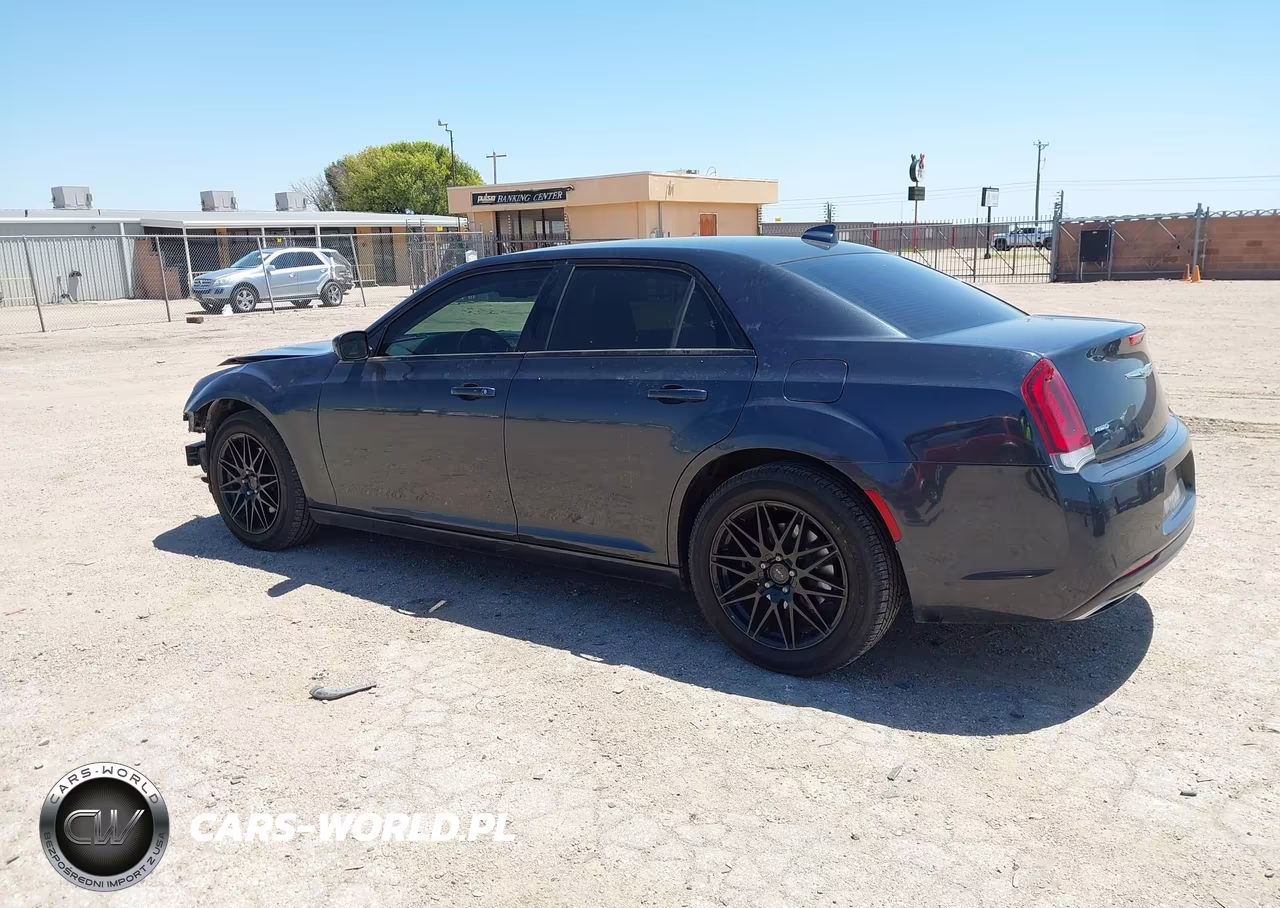 2019 Chrysler 300 Touring VIN:2C3CCARG9KH560452 - 14
