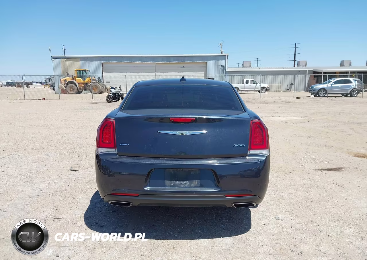 2019 Chrysler 300 Touring VIN:2C3CCARG9KH560452 - 16